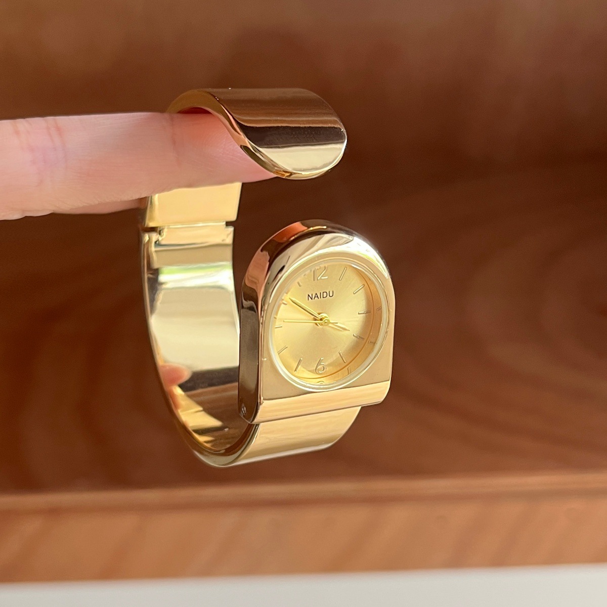 Luxury Watch Level - Novo Relógio de Pulso Dourado 2026