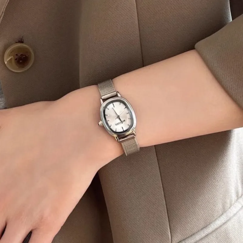 Pequeno mostrador oval relógio - Ladies Luxury Watch avaliação e preço